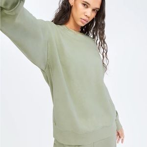 CLOSET CLOSING 11/28 • LAST CHANCE✨aritzia tna boyfriend sweatshirt